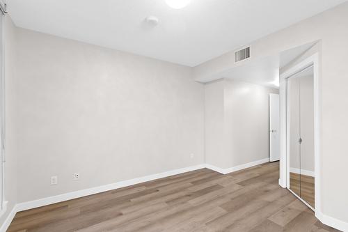 706-1075 Sunset Drive, Kelowna, BC - Indoor Photo Showing Other Room