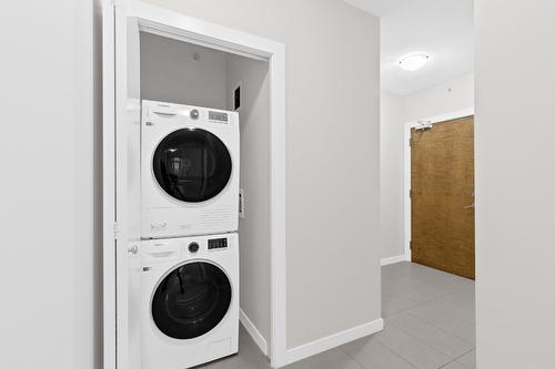 706-1075 Sunset Drive, Kelowna, BC - Indoor Photo Showing Laundry Room
