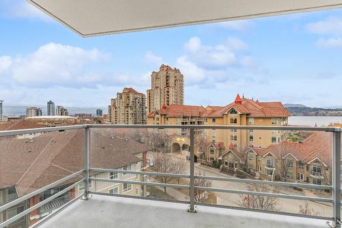 706-1075 Sunset Drive, Kelowna, BC - Outdoor