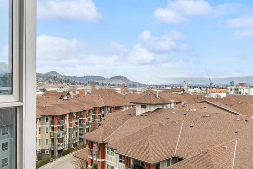 706-1075 Sunset Drive, Kelowna, BC - Outdoor With View