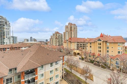 706-1075 Sunset Drive, Kelowna, BC - Outdoor With Facade