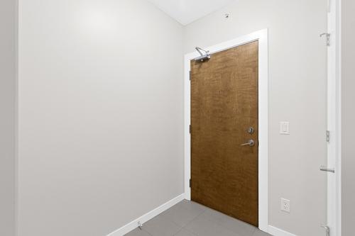 706-1075 Sunset Drive, Kelowna, BC - Indoor Photo Showing Other Room