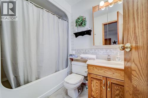 161078 Twp  132 Road, Vauxhall, AB - Indoor Photo Showing Bathroom