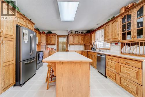 161078 Twp  132 Road, Vauxhall, AB - Indoor Photo Showing Kitchen