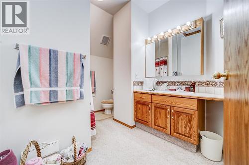 161078 Twp  132 Road, Vauxhall, AB - Indoor Photo Showing Bathroom