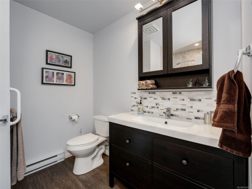 1189 Marchant Rd, Central Saanich, BC 