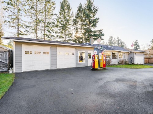 1189 Marchant Rd, Central Saanich, BC 