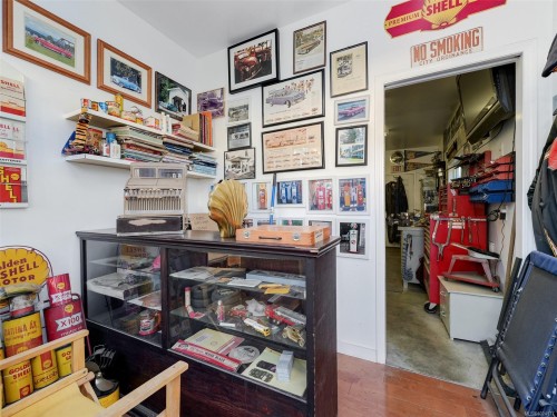 1189 Marchant Rd, Central Saanich, BC 