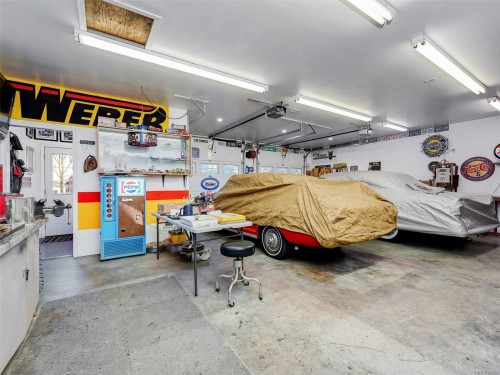 1189 Marchant Rd, Central Saanich, BC 