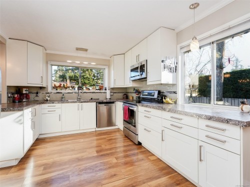 1189 Marchant Rd, Central Saanich, BC 