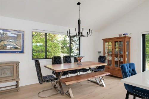 8 Woodville Pl, View Royal, BC 