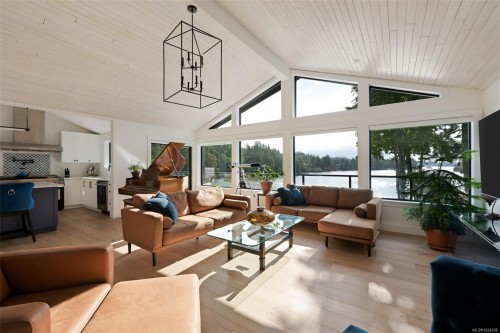 8 Woodville Pl, View Royal, BC 