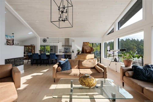 8 Woodville Pl, View Royal, BC 