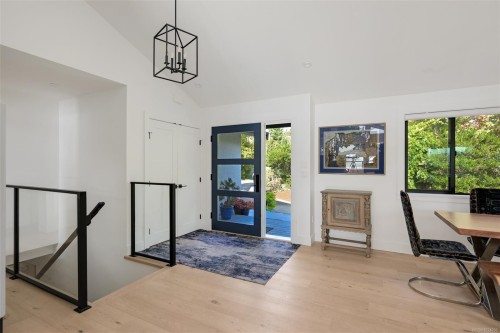 8 Woodville Pl, View Royal, BC 