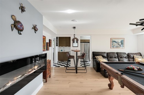 8 Woodville Pl, View Royal, BC 