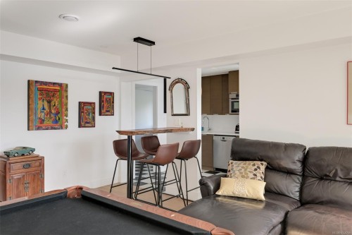 8 Woodville Pl, View Royal, BC 