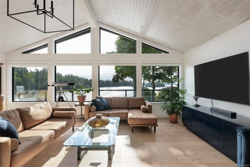 8 Woodville Pl, View Royal, BC 