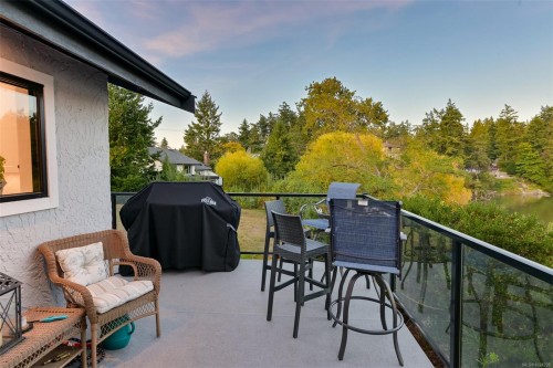 8 Woodville Pl, View Royal, BC 