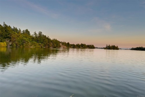 8 Woodville Pl, View Royal, BC 