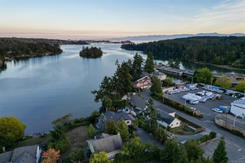 8 Woodville Pl, View Royal, BC 