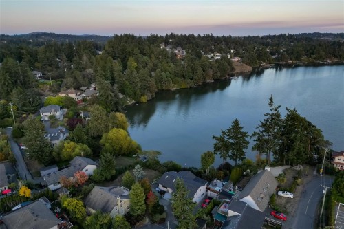 8 Woodville Pl, View Royal, BC 