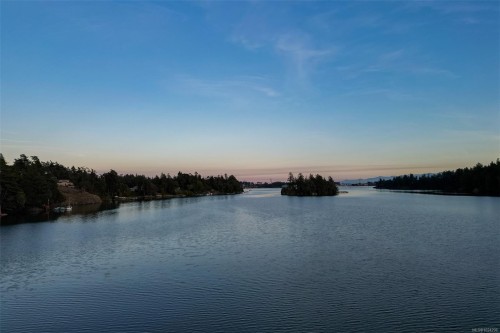 8 Woodville Pl, View Royal, BC 