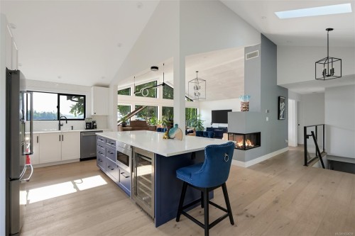 8 Woodville Pl, View Royal, BC 