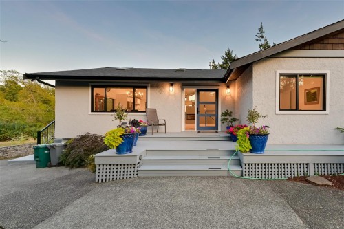 8 Woodville Pl, View Royal, BC 