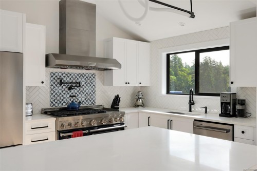 8 Woodville Pl, View Royal, BC 