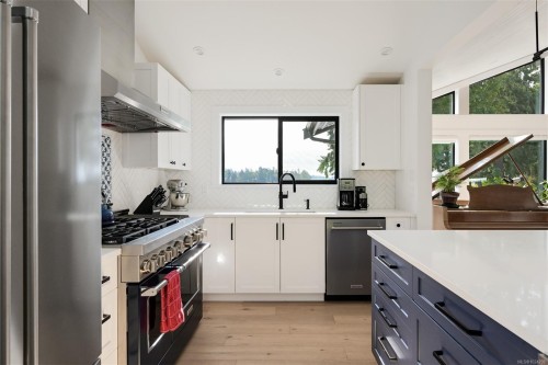 8 Woodville Pl, View Royal, BC 