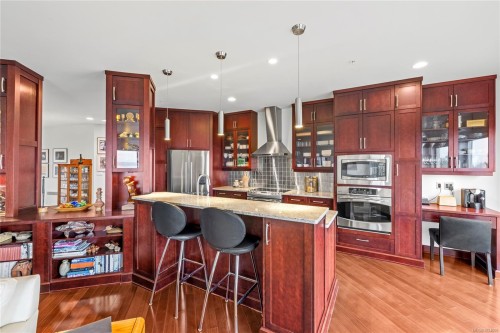 401-650 Prideaux St, Nanaimo, BC - Indoor Photo Showing Kitchen With Upgraded Kitchen