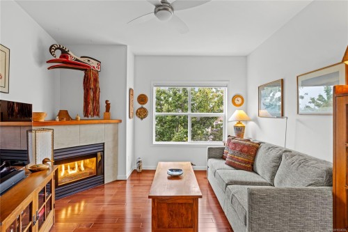 401-650 Prideaux St, Nanaimo, BC - Indoor Photo Showing Living Room With Fireplace