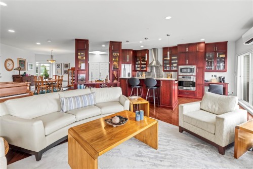 401-650 Prideaux St, Nanaimo, BC - Indoor Photo Showing Living Room