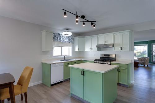 192-2330 Butt Road, Westbank, BC - Indoor Photo Showing Kitchen With Double Sink