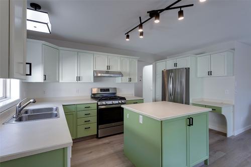 192-2330 Butt Road, Westbank, BC - Indoor Photo Showing Kitchen With Double Sink