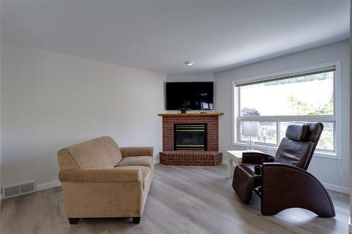 192-2330 Butt Road, Westbank, BC - Indoor Photo Showing Living Room With Fireplace
