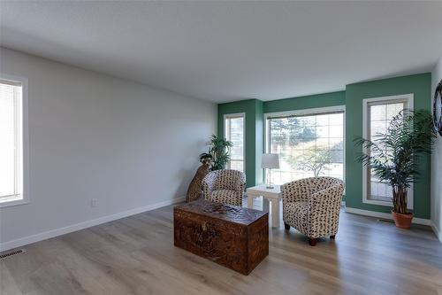192-2330 Butt Road, Westbank, BC - Indoor Photo Showing Living Room