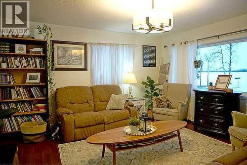 106157 Range Road 142, Rural Mackenzie County, AB - Indoor Photo Showing Living Room