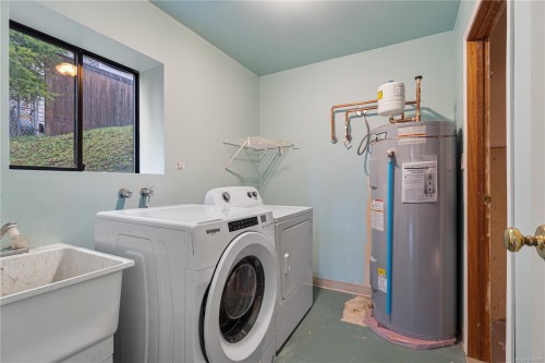 7496 Clark Cres, Lantzville, BC 