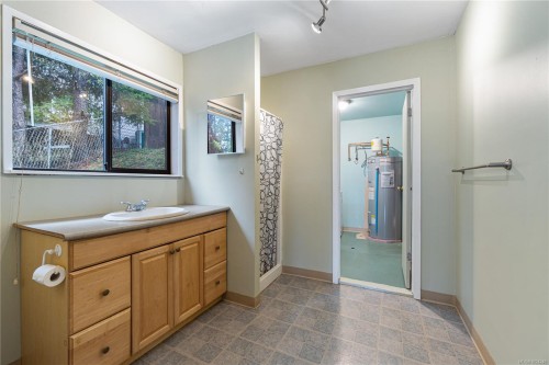 7496 Clark Cres, Lantzville, BC 