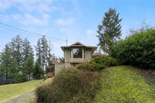 7496 Clark Cres, Lantzville, BC 