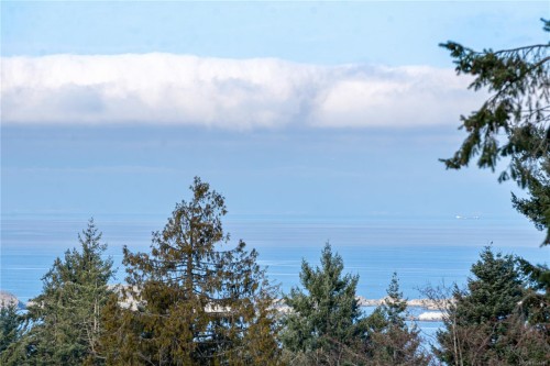 7496 Clark Cres, Lantzville, BC 