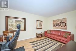 Bright and sunny sitting room - 