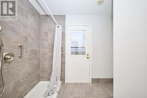 Separate side entrance - 3722 Sussex Lane, Fort Erie (Black Creek), ON - Indoor Photo Showing Bathroom