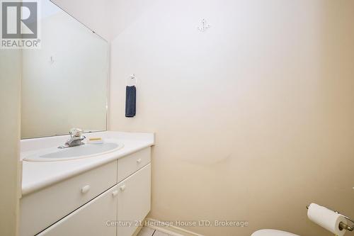 Main floor powder room - 3722 Sussex Lane, Fort Erie (Black Creek), ON - Indoor Photo Showing Bathroom