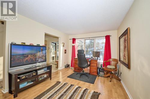 Bright and sunny sitting room - 3722 Sussex Lane, Fort Erie (Black Creek), ON - Indoor