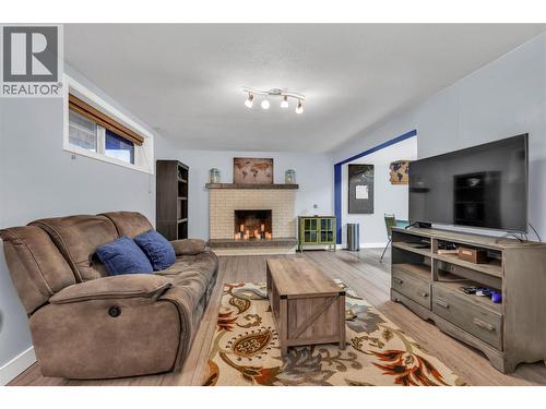 110 Hastings Place, Penticton, BC - Indoor Photo Showing Living Room With Fireplace