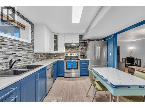 110 Hastings Place, Penticton, BC - Indoor Photo Showing Kitchen With Double Sink With Upgraded Kitchen