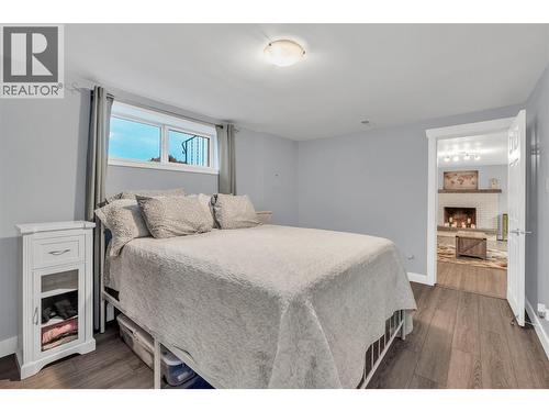 110 Hastings Place, Penticton, BC - Indoor Photo Showing Bedroom