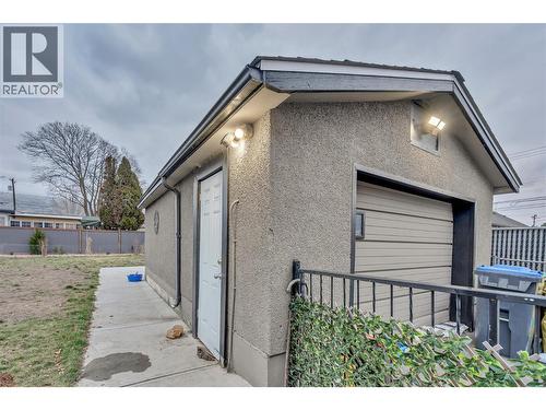 110 Hastings Place, Penticton, BC - Outdoor With Exterior